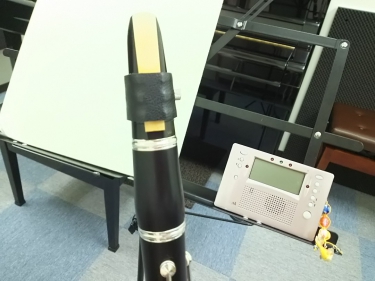 リガチャーとリードがつけられたクラリネット