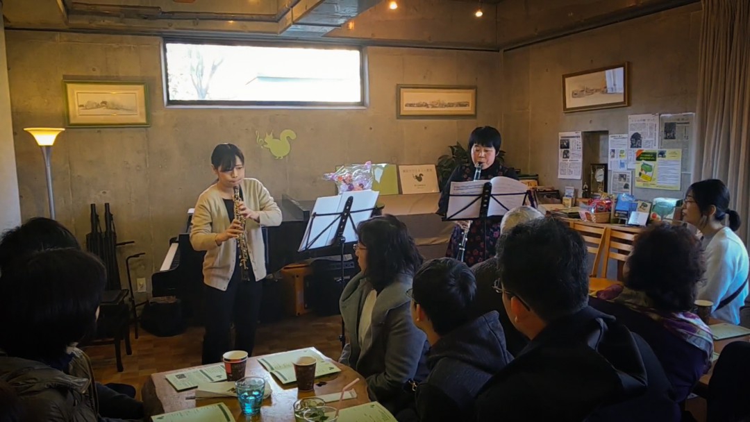 発表会でオーボエと一緒に演奏するクラリネット講師