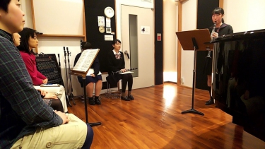 実技模擬試験で本番に環境で演奏する生徒