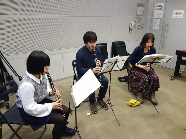 クラリネット三重奏に挑む生徒達