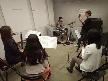 楽しくバンドアンサンブルする生徒達