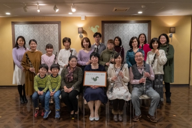 発表会参加者とスタッフの集合写真