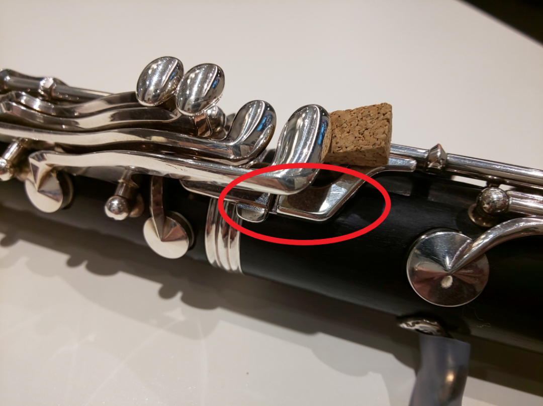 バネが折れて応急処置をしたトリルキィ