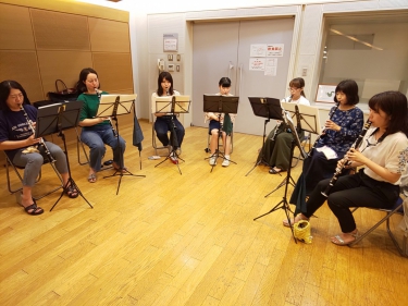 真剣にアンサンブルする上級者アンサンブルのメンバー