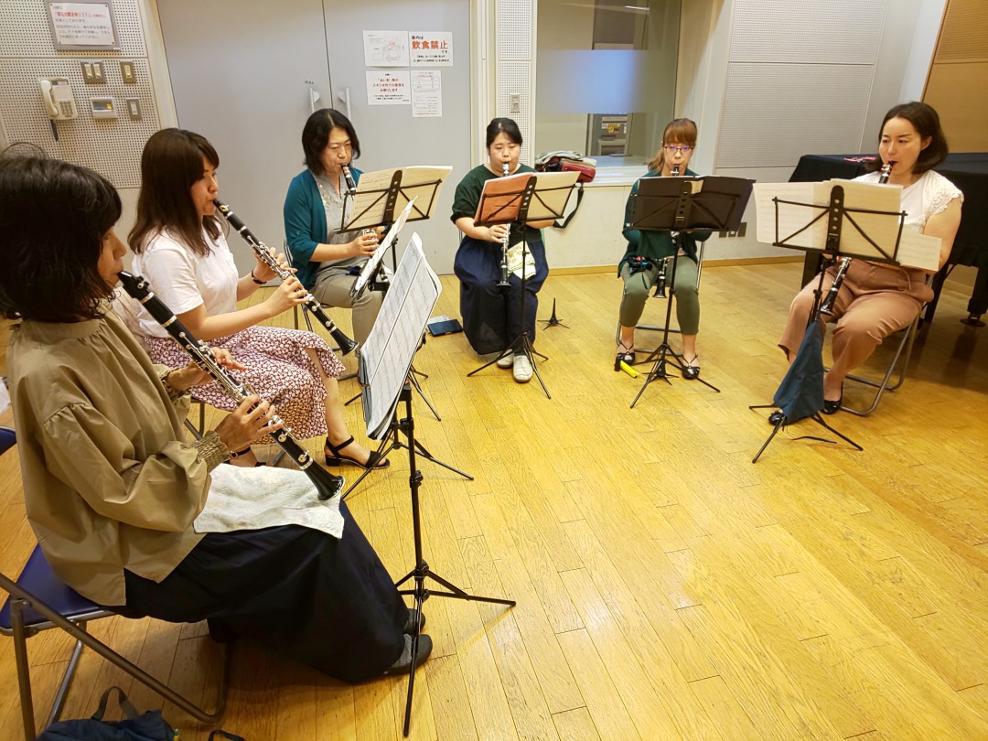 真剣にアンサンブルする上級者アンサンブルのメンバー