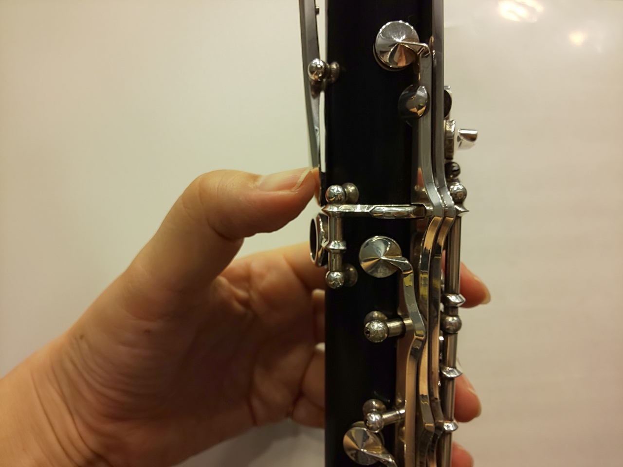 レジスターキーの押さえ方が良くない左手親指