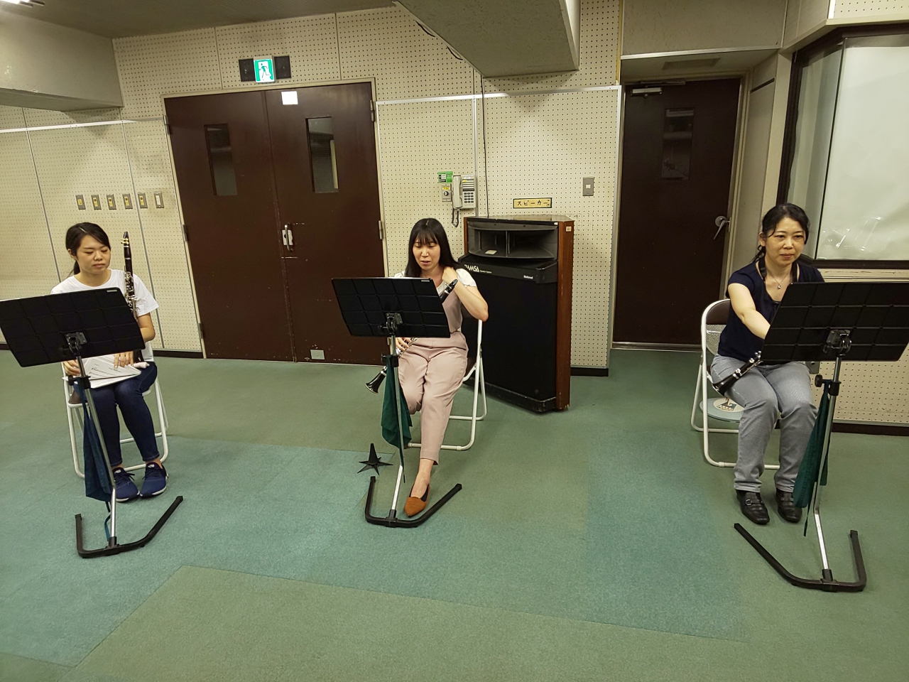 バンドアンサンブルに参加するクラリネットメンバー