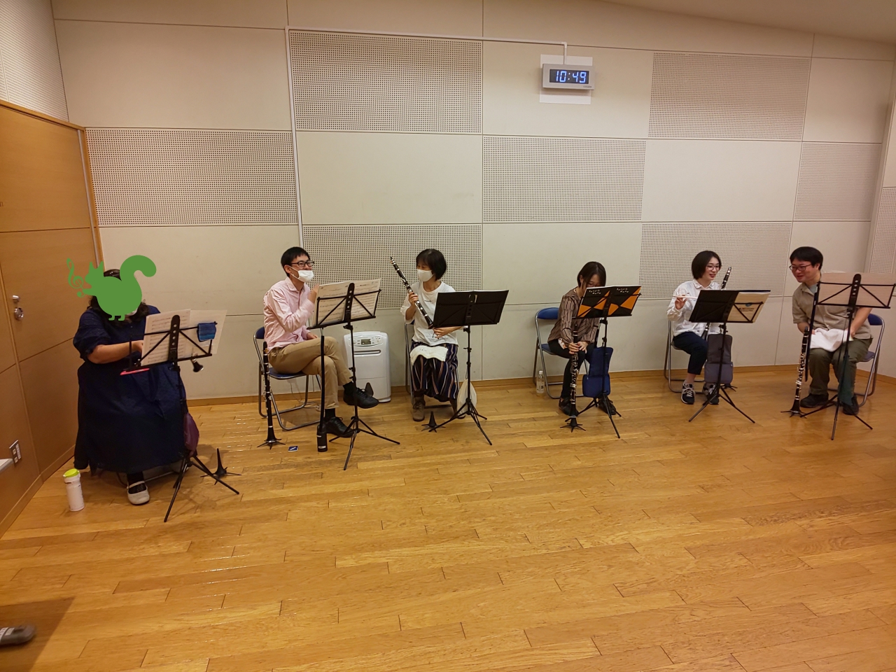 談笑する中級者アンサンブルメンバー