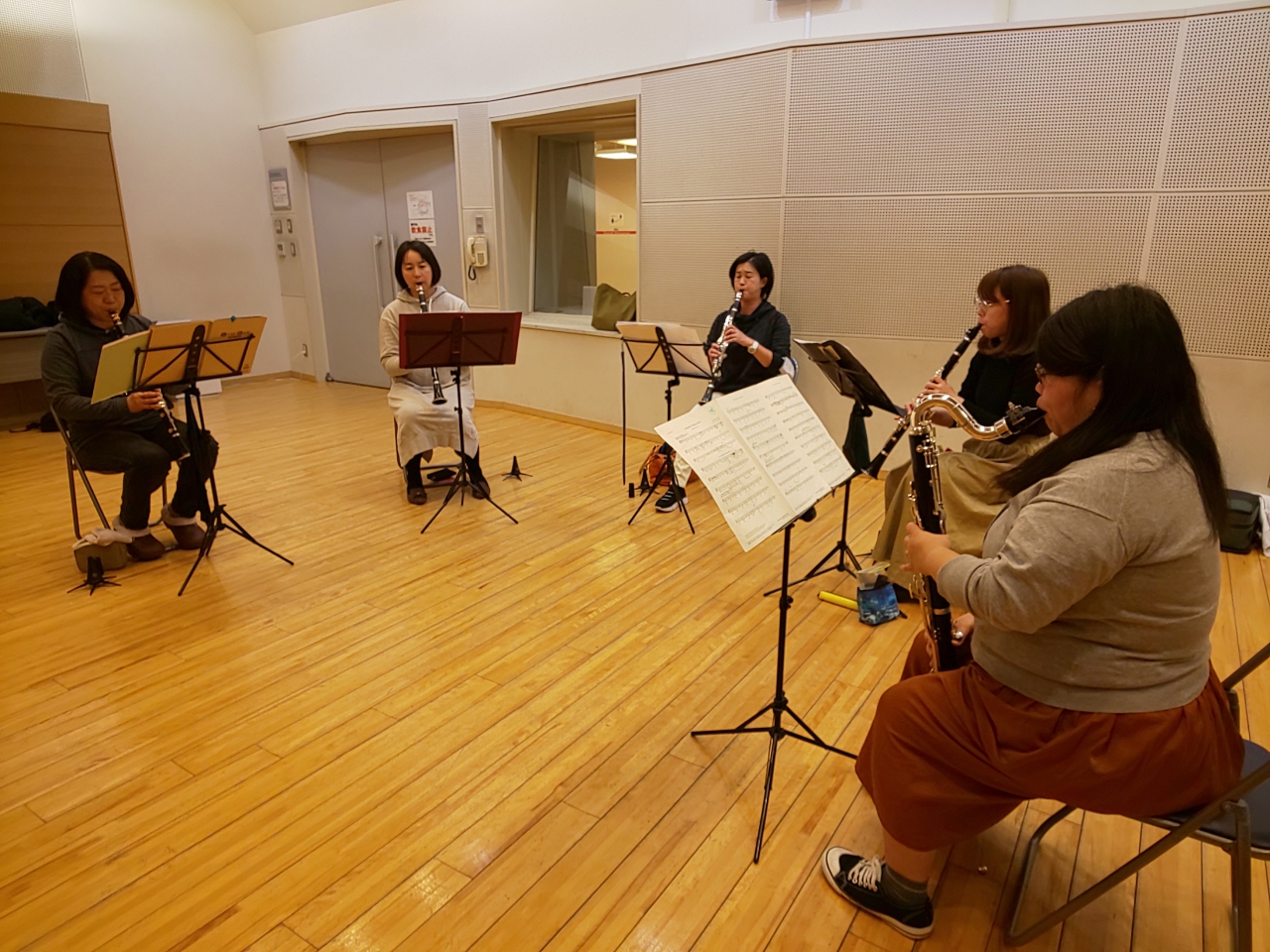 真剣にアンサンブルする上級者アンサンブルメンバー