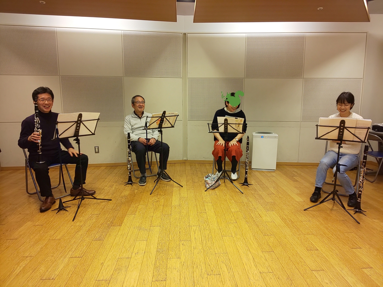 笑顔でおしゃべりする初級者アンサンブルメンバー