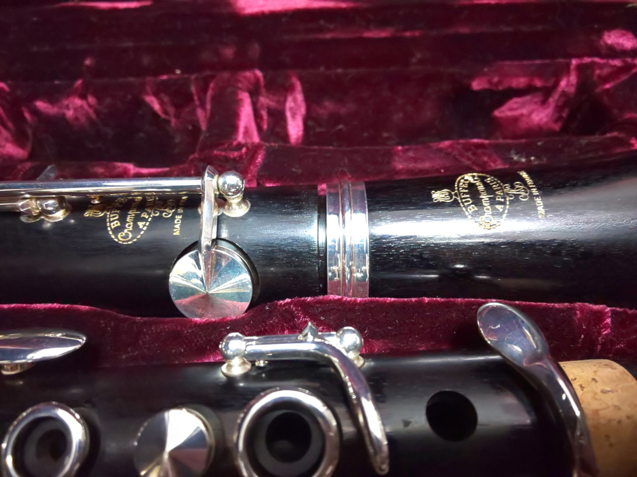 下管とベルに隙間を空けた状態でダブルケースに収納されているA管