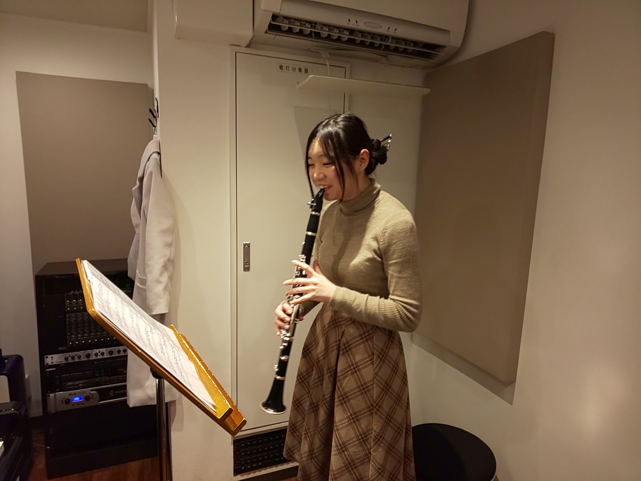 曲の合間に笑顔の生徒