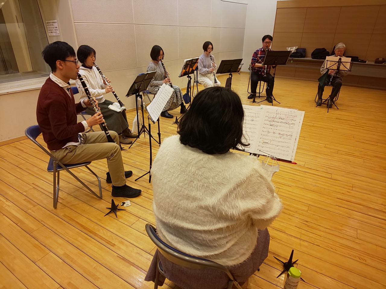 真剣にアンサンブルする中級者アンサンブルメンバー