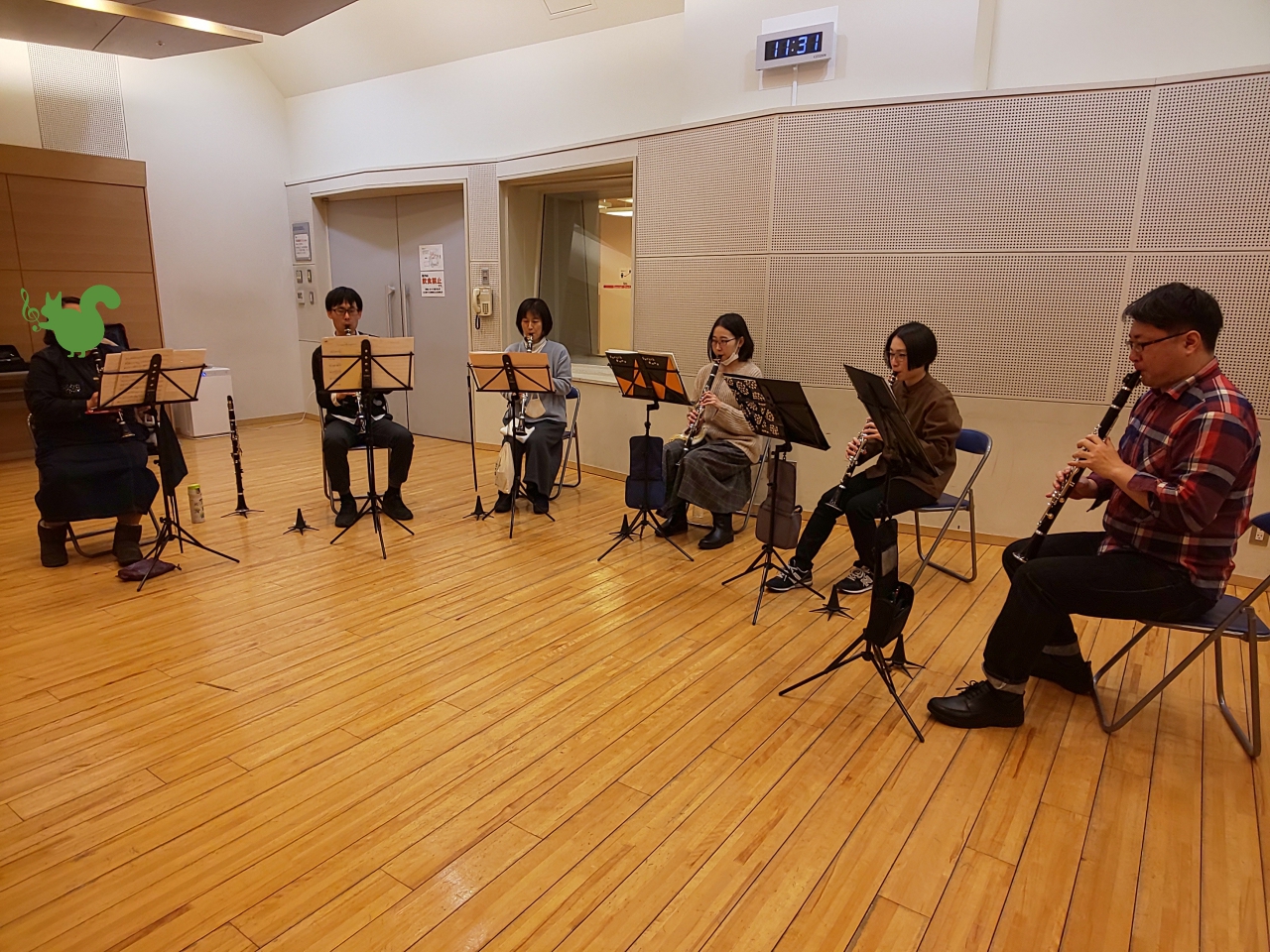 本番に向け真剣にアンサンブルする中級者アンサンブルメンバー