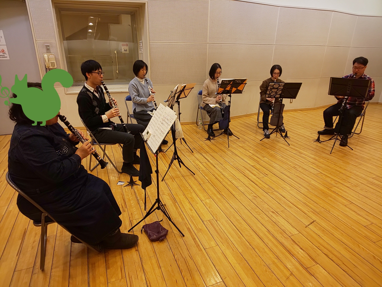 本番に向け真剣にアンサンブルする中級者アンサンブルメンバー