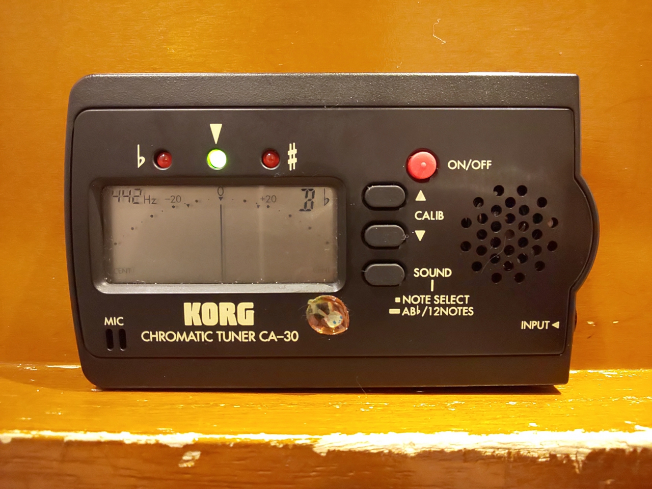 B♭の音がぴったり合った状態のチューナー