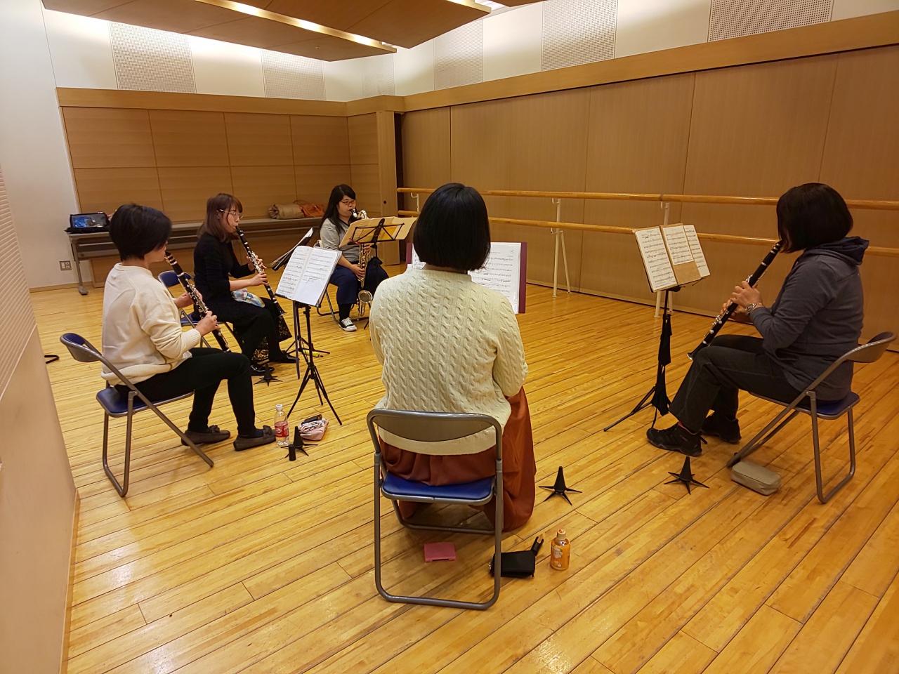 通し練習をする上級者アンサンブルメンバー