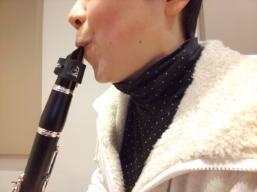 横から見たクラリネットの良いあごの形