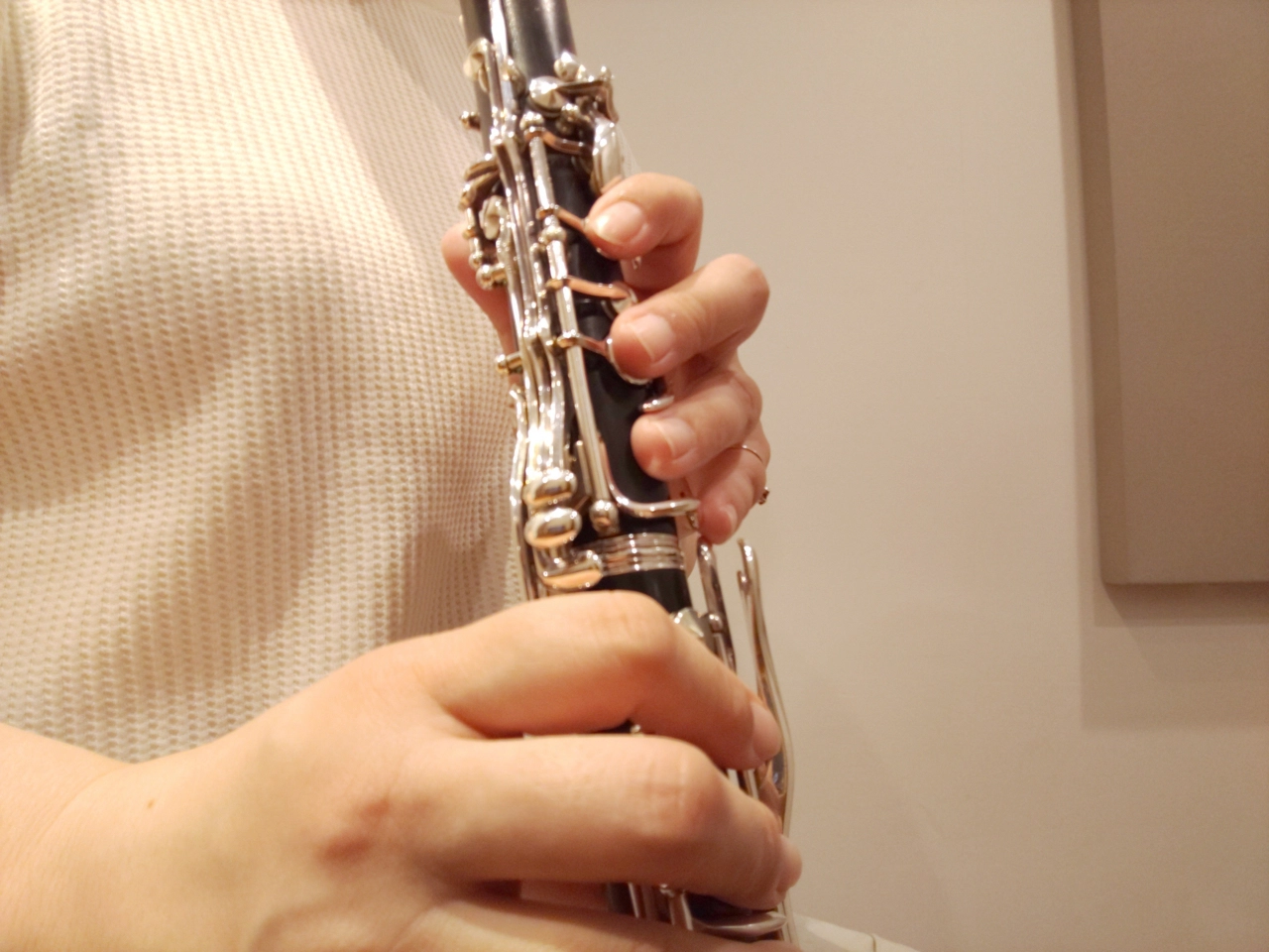 正しくトリルキーを扱うための右手の形