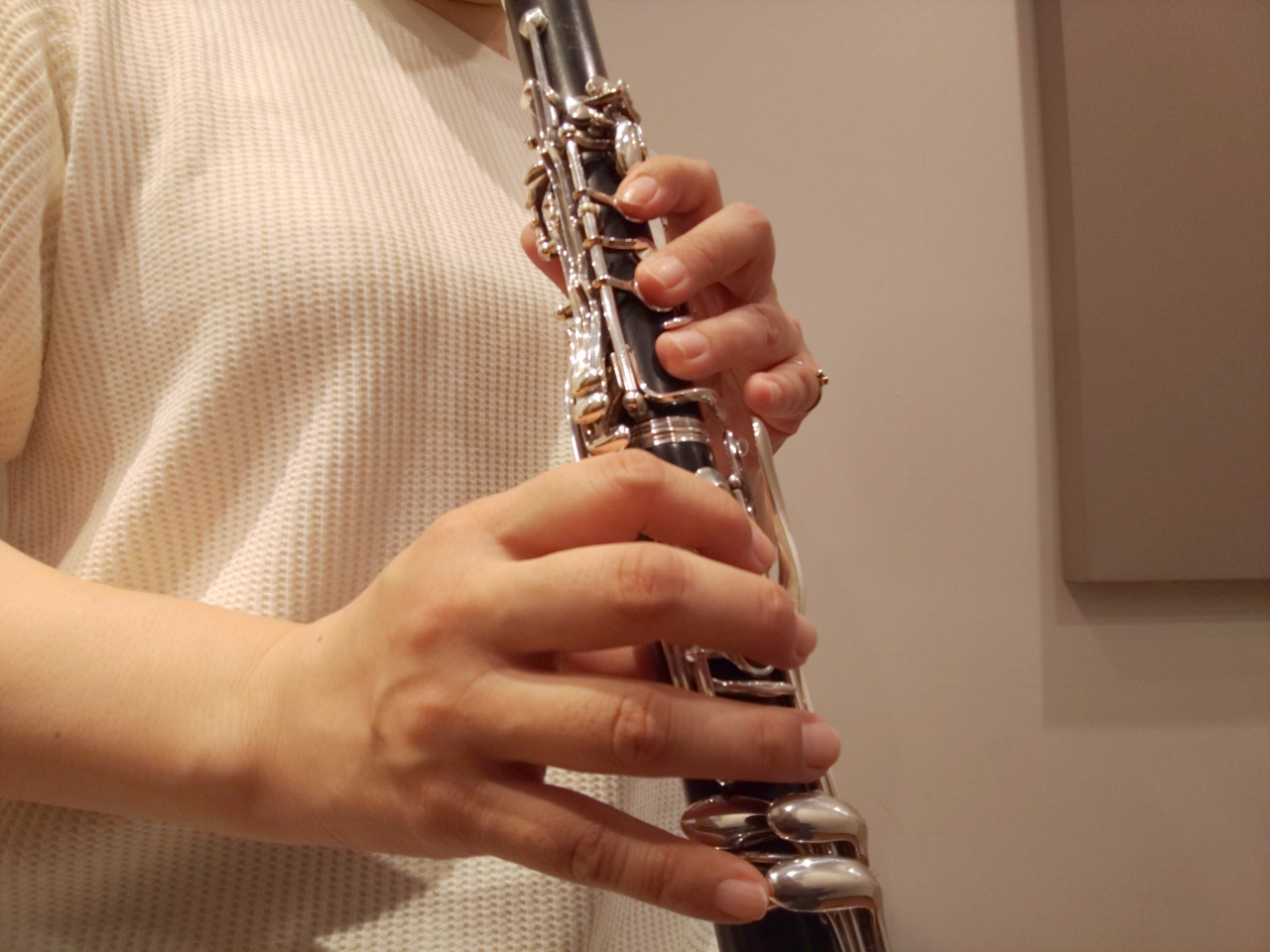 正しいクラリネットの持ち方