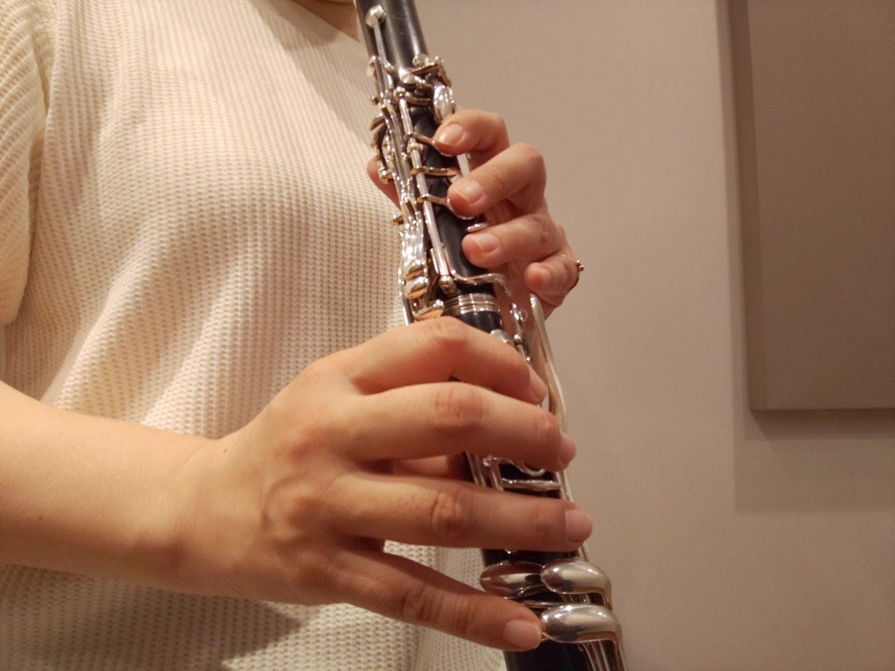 正しいクラリネットの持ち方