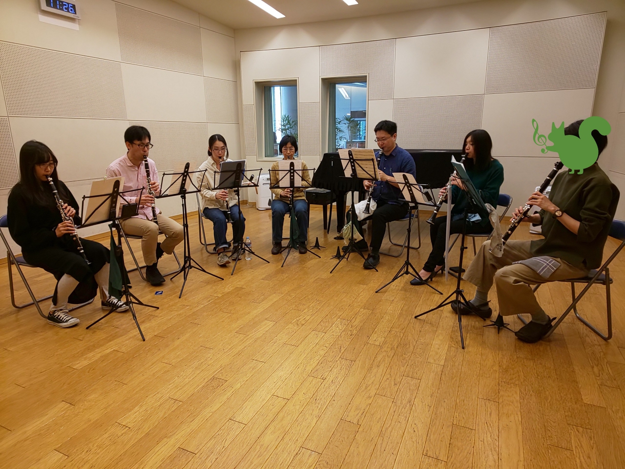 クラリネットアンサンブルする生徒達