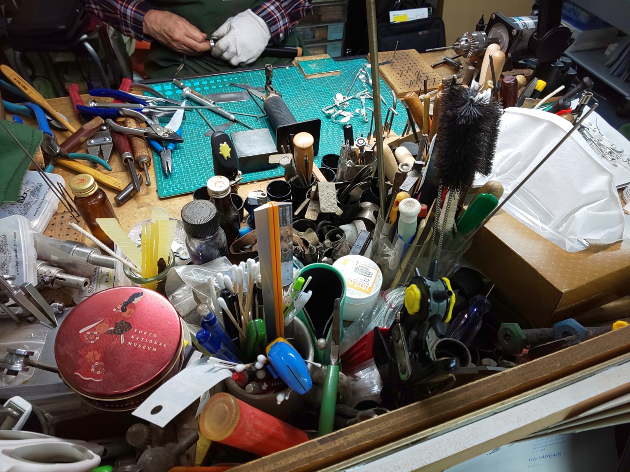 リペア職人の机と道具類