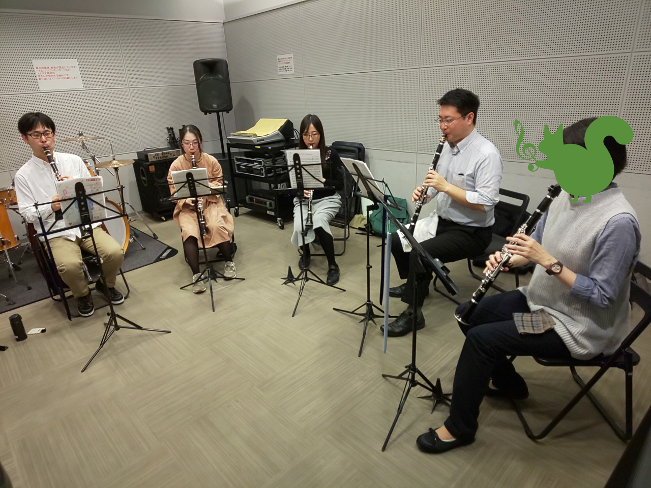 クラリネットアンサンブルをする生徒達