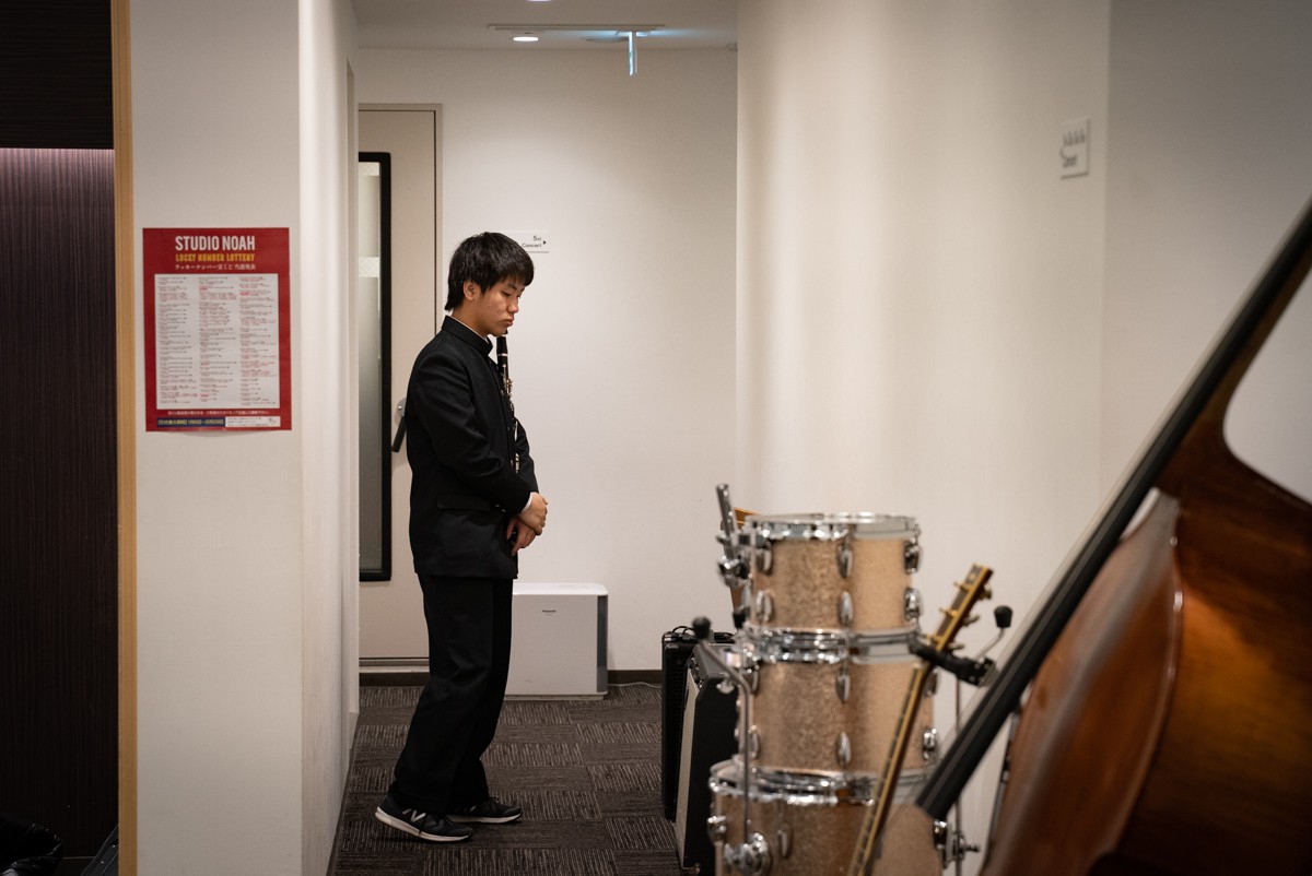 実技模試で音出しを待つクラリネットの受験生