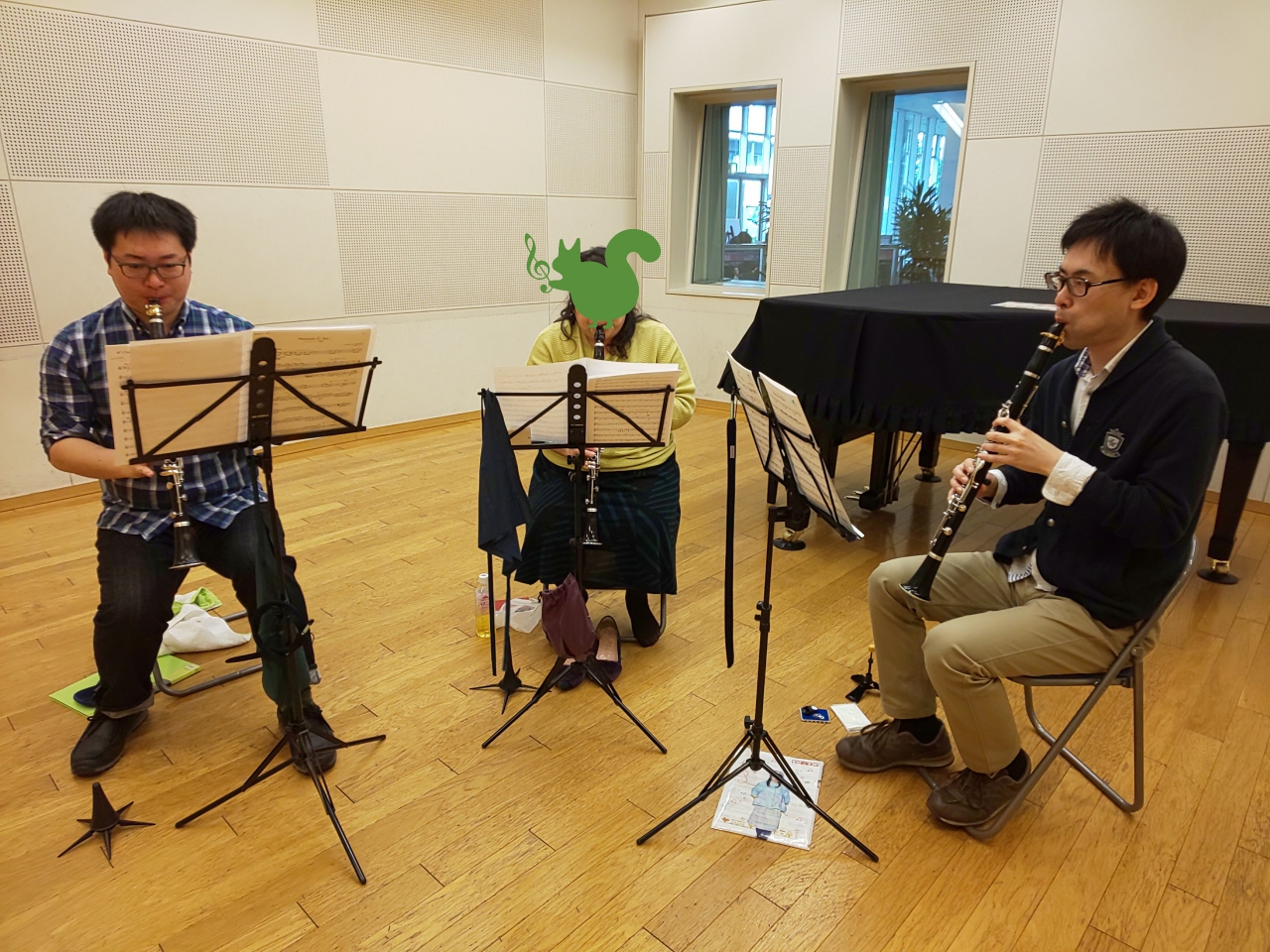 クラリネットアンサンブルする生徒達