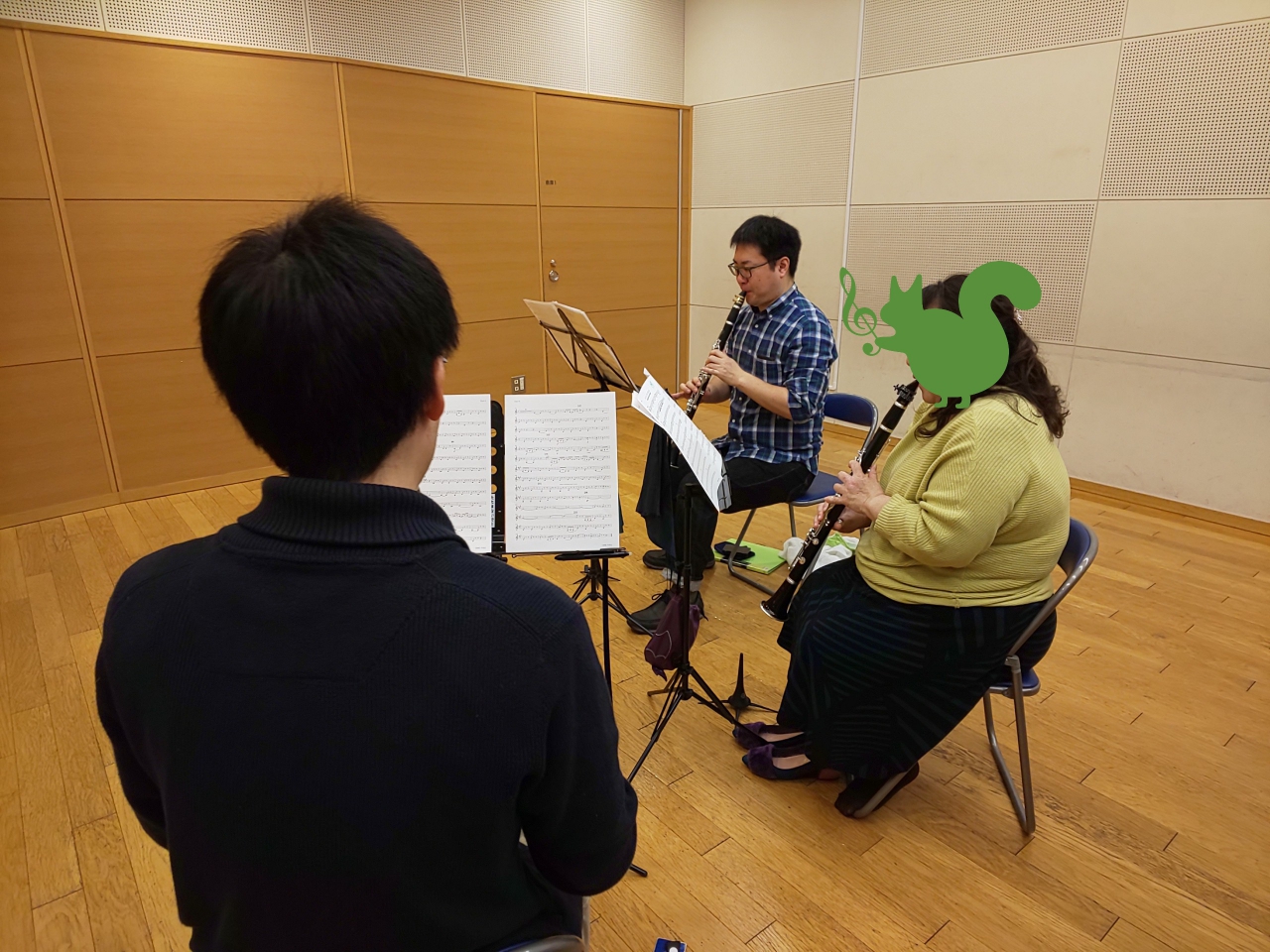 クラリネットアンサンブルで個人練習する生徒達