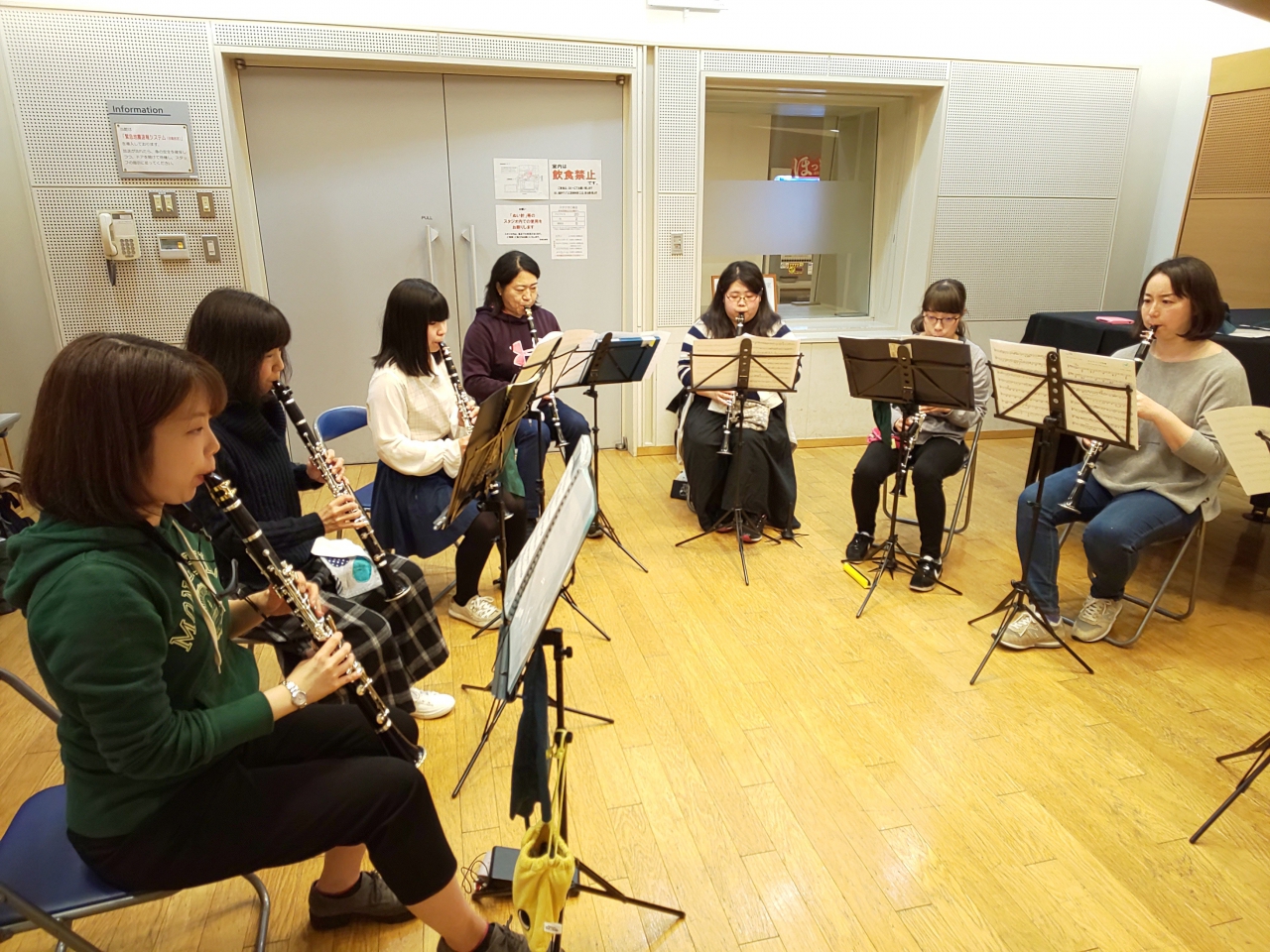 真剣にアンサンブルする上級者アンサンブルのメンバー