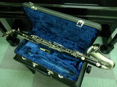 ケースに置かれたアルトクラリネット